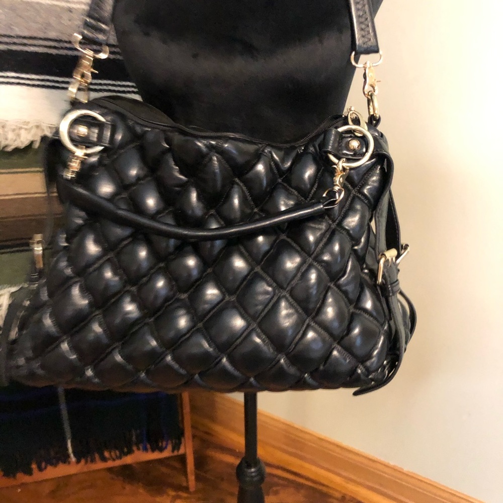 MG Collection Black purse large and puffy!
